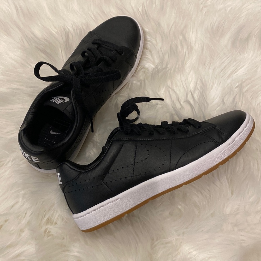 Nike Black Leather Sneakers Size 7.5 Womens